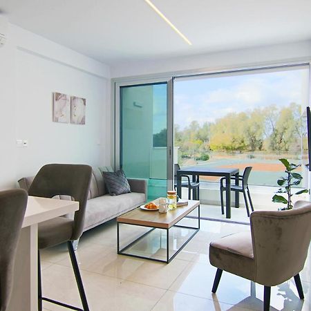 Phaedrus Living - Seaside Executive Flat Harbour 204 Lägenhet Paphos Exteriör bild