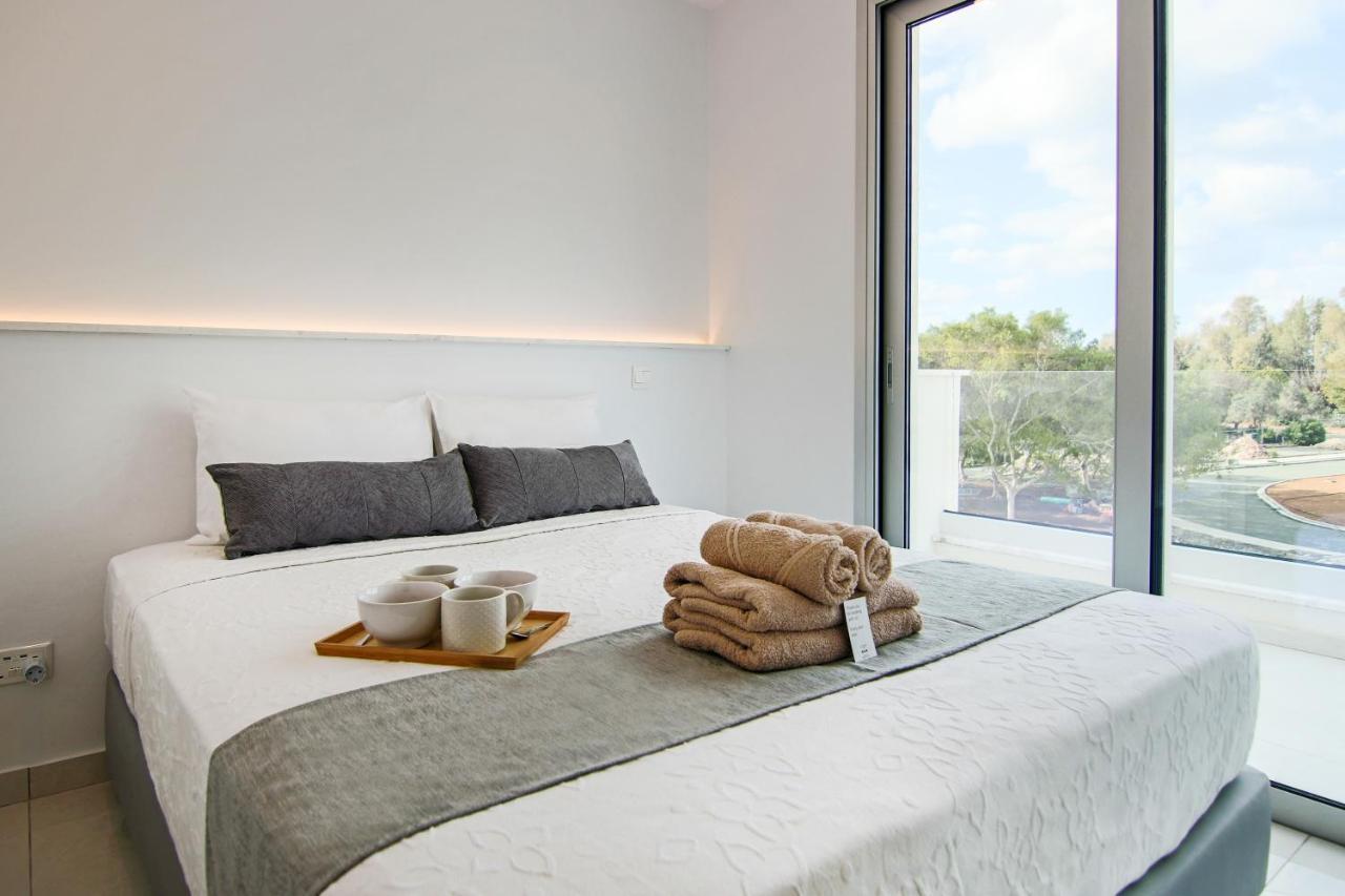 Phaedrus Living - Seaside Executive Flat Harbour 204 Lägenhet Paphos Exteriör bild