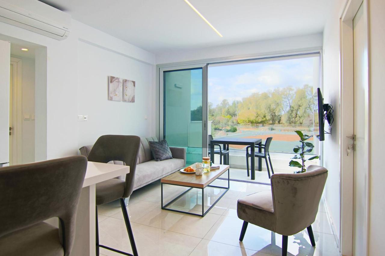 Phaedrus Living - Seaside Executive Flat Harbour 204 Lägenhet Paphos Exteriör bild